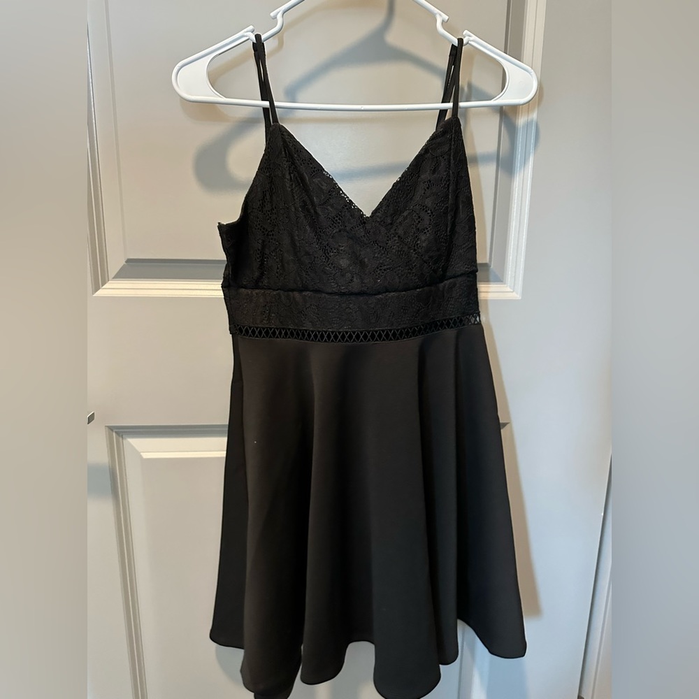 Black Francesca‘s dress